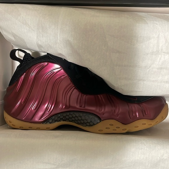 foamposite one maroon